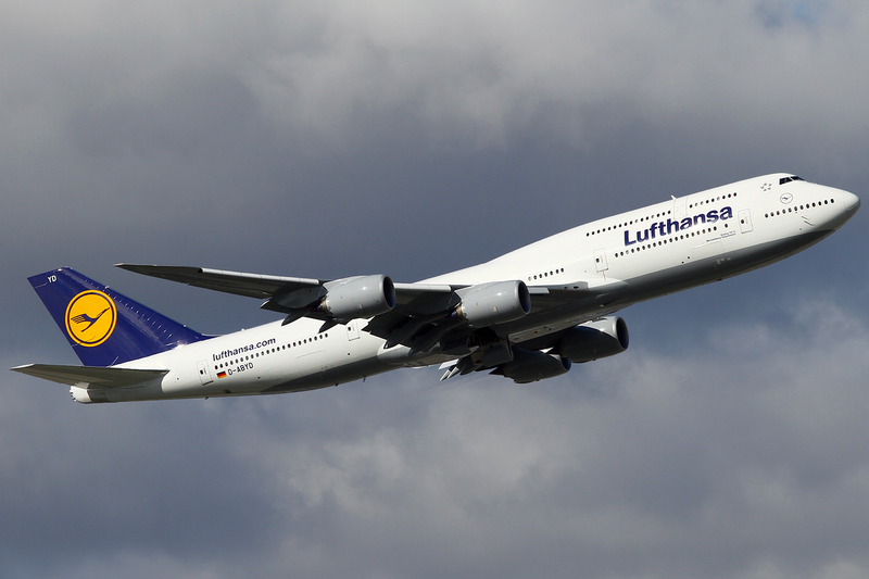 Illustration for article titled Large Planes Face-Off : Boeing 747-8 VS Airbus A-380